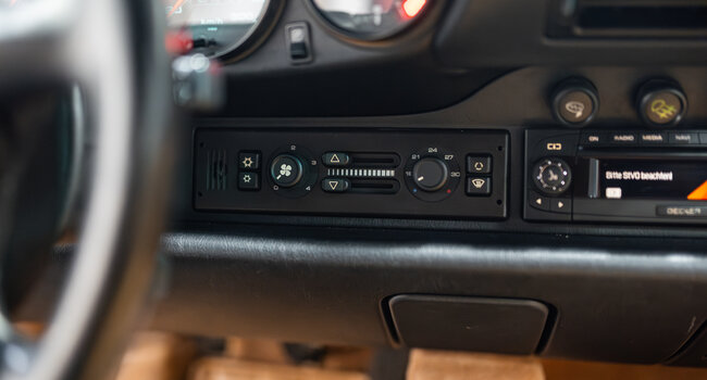 Porsche 911 Carrera 2 (993) Cabriolet