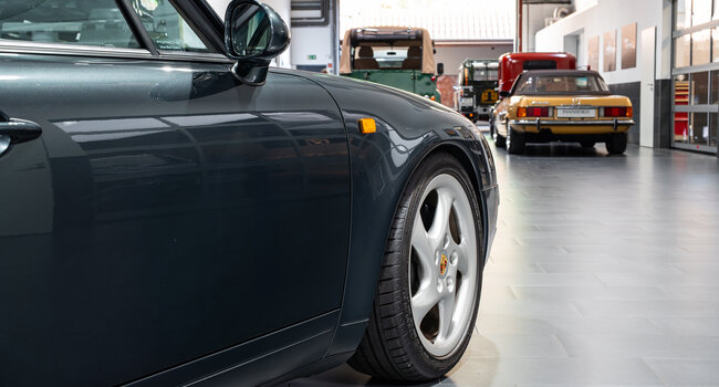 Porsche 911 Carrera 2 (993) Cabriolet