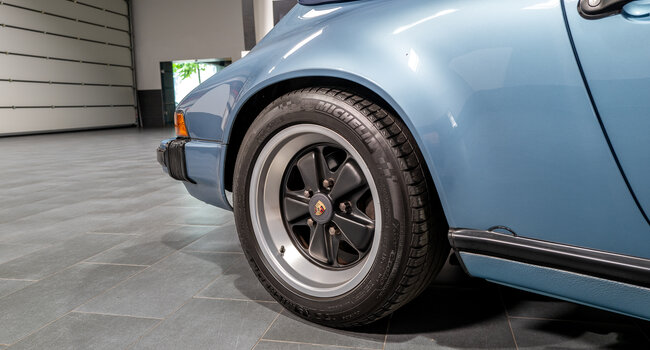 Porsche 911 3.2 Carrera Cabriolet