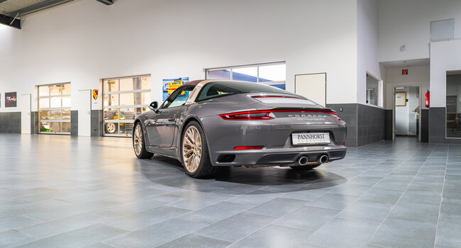 911 Targa 4 GTS Exclusive Manufaktur Edition